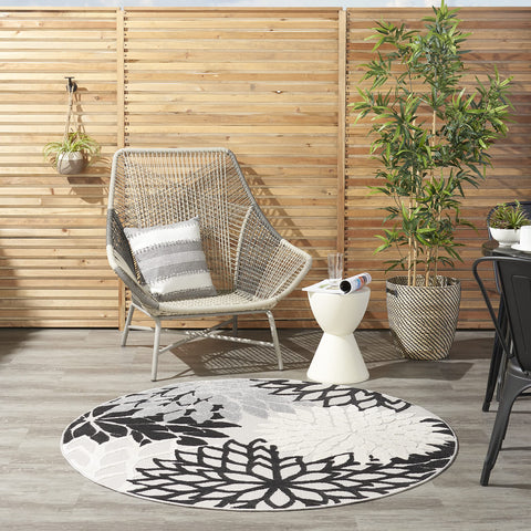 Nourison Aloha 48" Round Fabric Indoor/Outdoor Rug in Black/White Finish