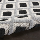 Nourison Aloha Geometric Indoor/Outdoor Black/White 4' x Round Area Rug (4'xRound)