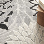Nourison Aloha 48" Round Fabric Indoor/Outdoor Rug in Black/White Finish