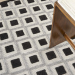 Nourison Aloha Geometric Indoor/Outdoor Black/White 4' x Round Area Rug (4'xRound)
