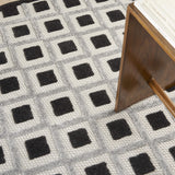 Nourison Aloha Geometric Indoor/Outdoor Black/White 4' x Round Area Rug (4'xRound)